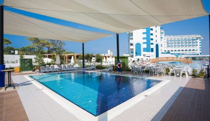 Water Side Resort and SPA viesnīca baseins